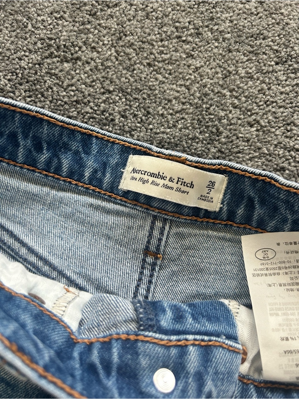 Women’s Abercrombie Jean Shorts - Picture 3 of 3